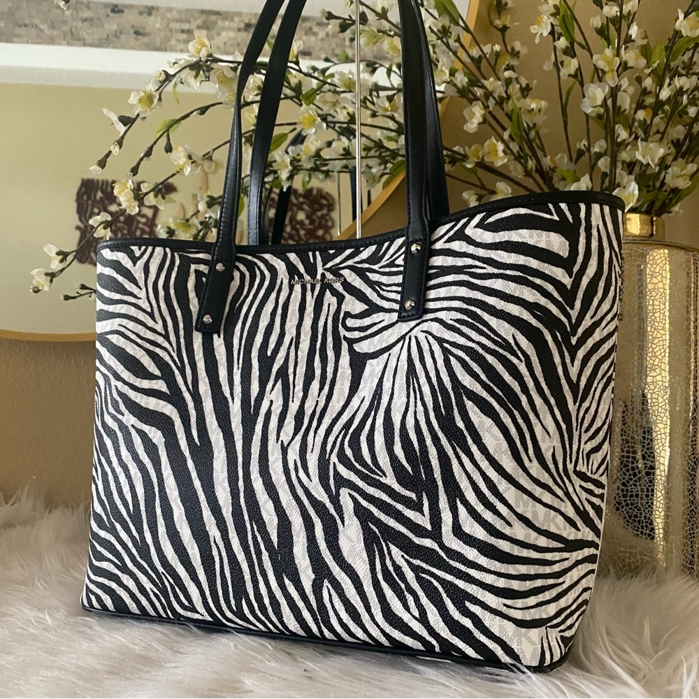 Black Friday sale ✨Michael Kors large carter open top tote bag